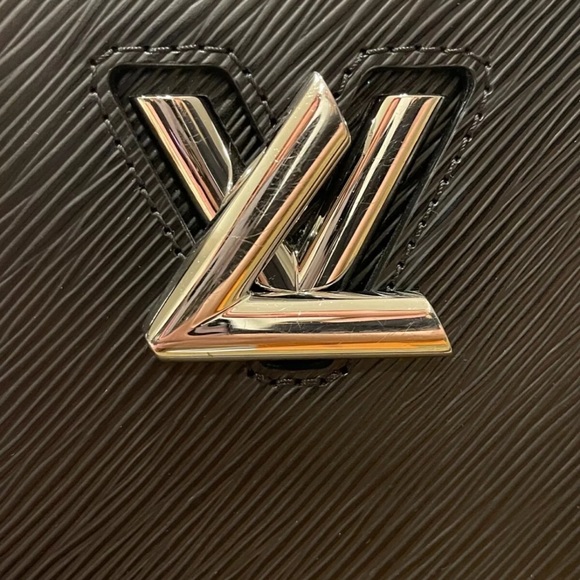 MINT CONDITION- Louis Vuitton LV Black Epi Leather Twist Crossbody Tote Purse - Picture 3 of 10